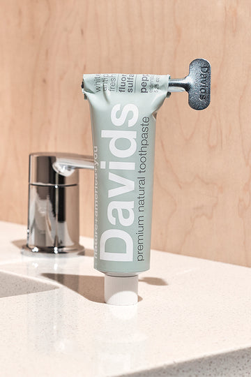 Davids Natural Toothpaste in Peppermint